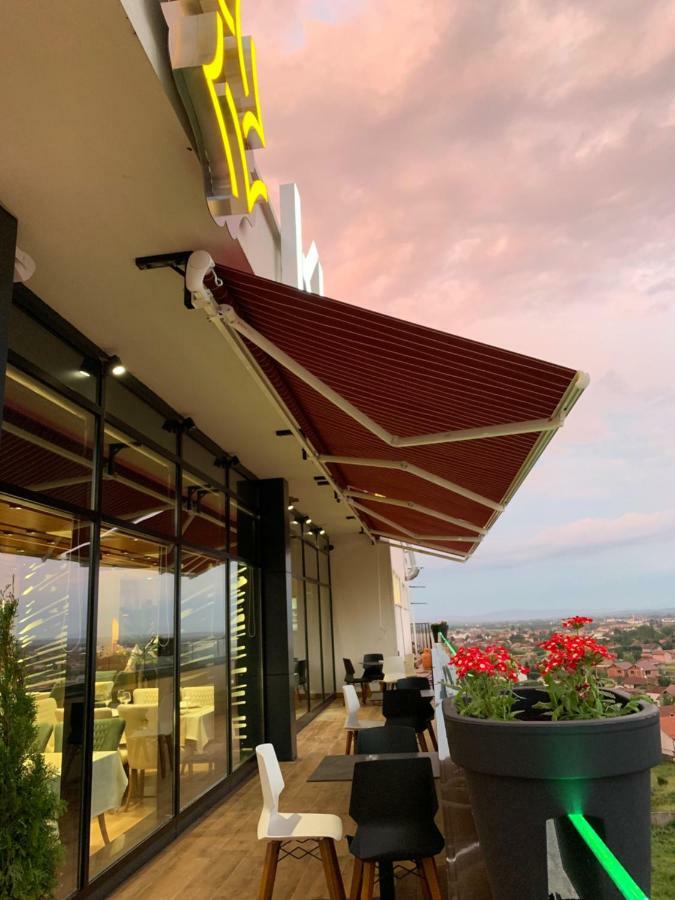 Kuint Hotel Peje Exterior foto